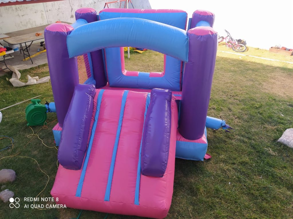 inflable rosa con resbaladilla