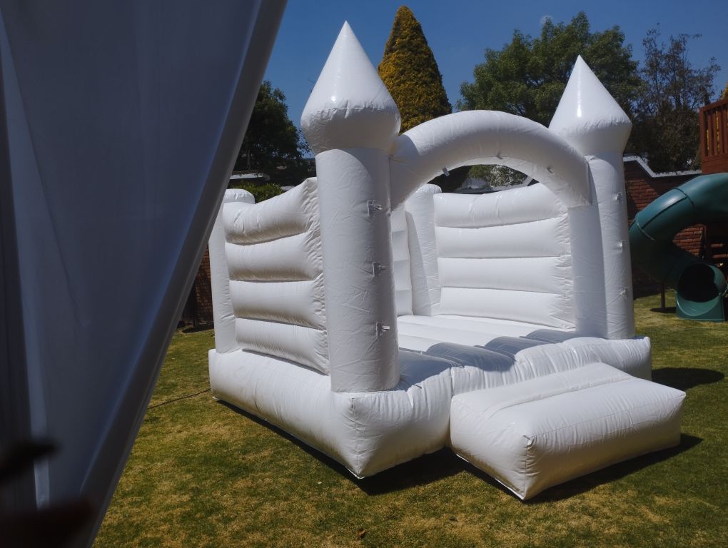 RENTA DE INFLABLE BLANCO EN TOLUCA