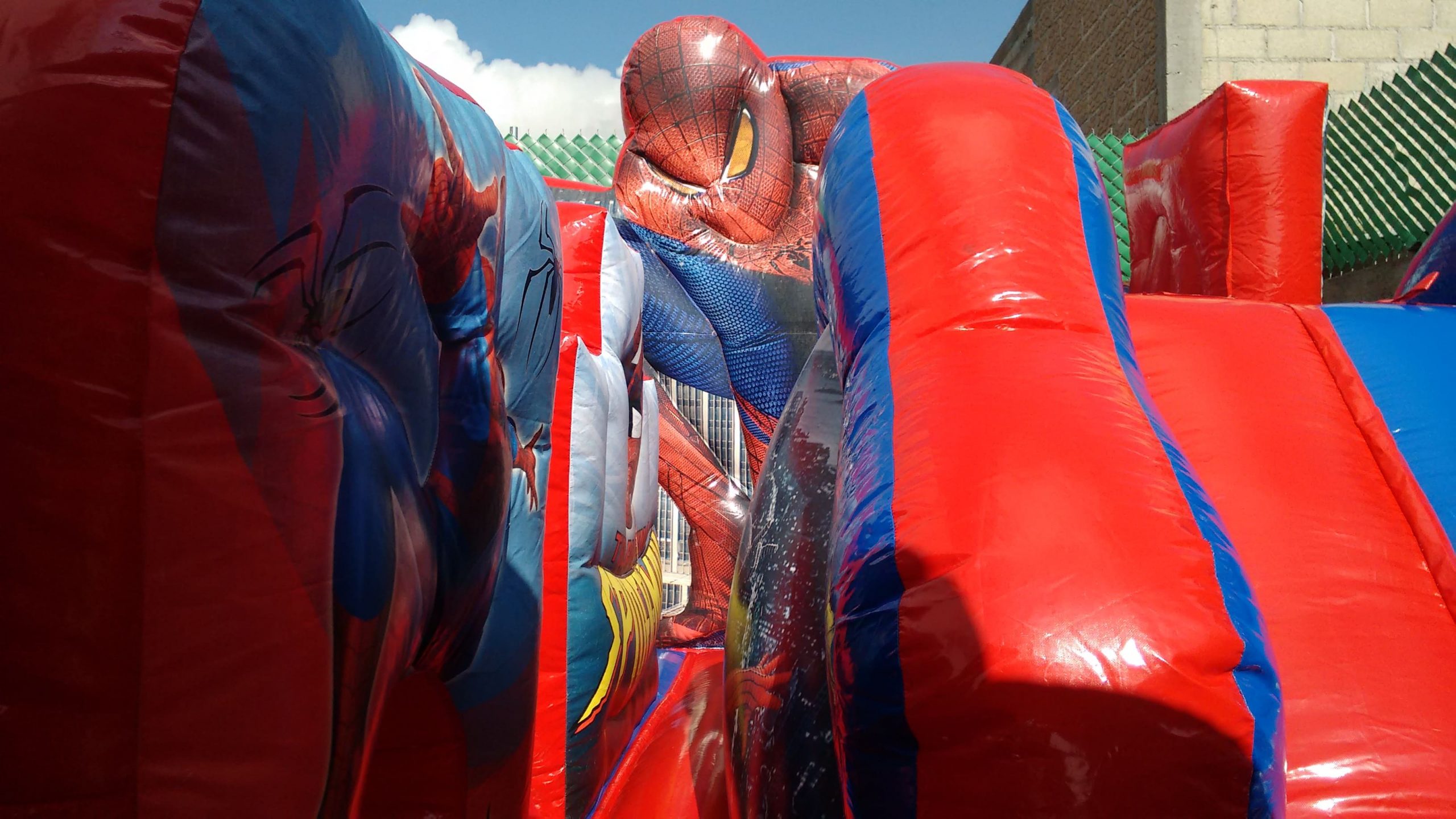 inflable escaladora de spiderman
